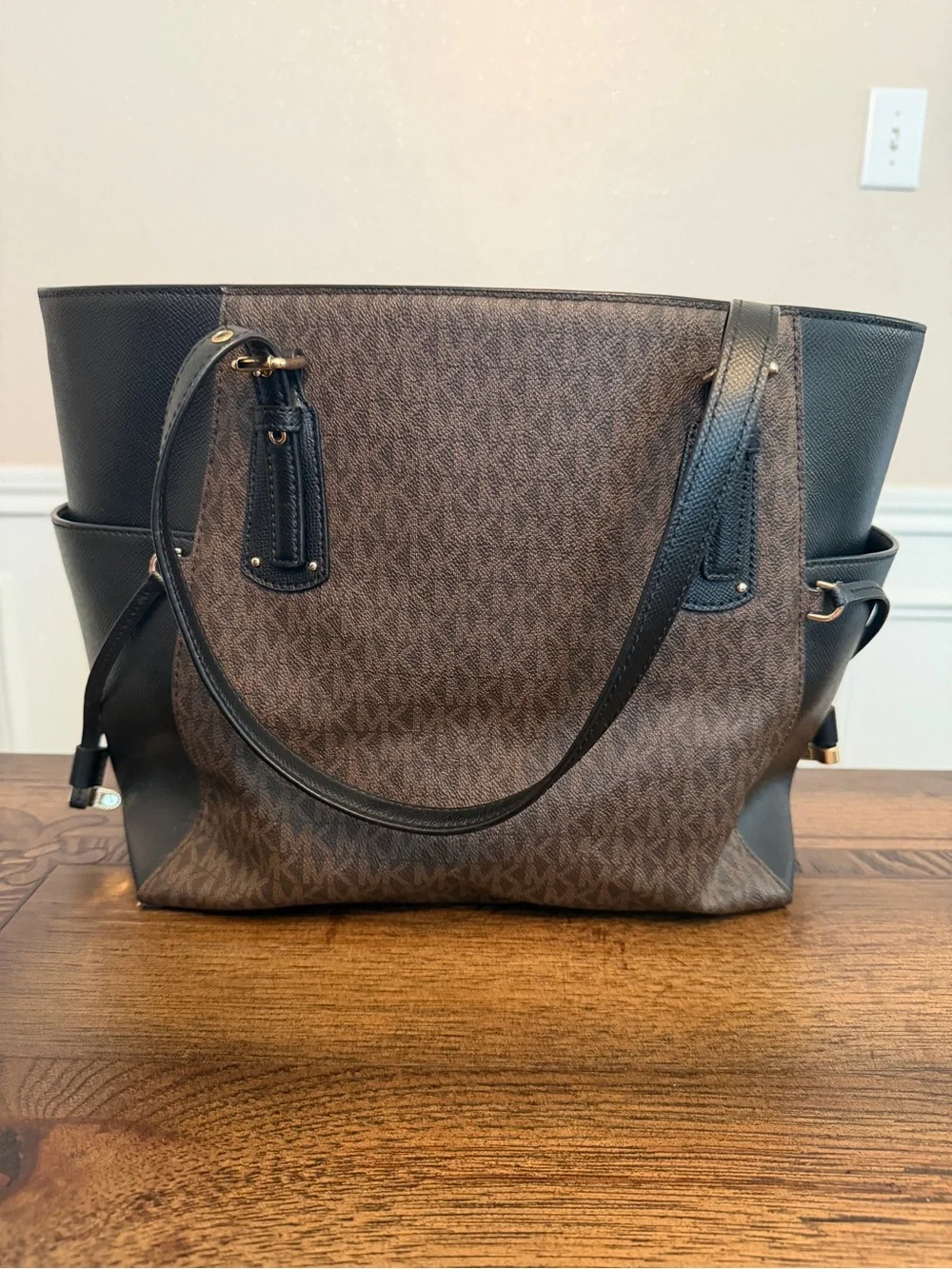 Michael Kors Voyager Signature Logo Tote Bag Brown Black